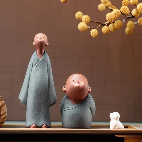 Два монаха с собачкой