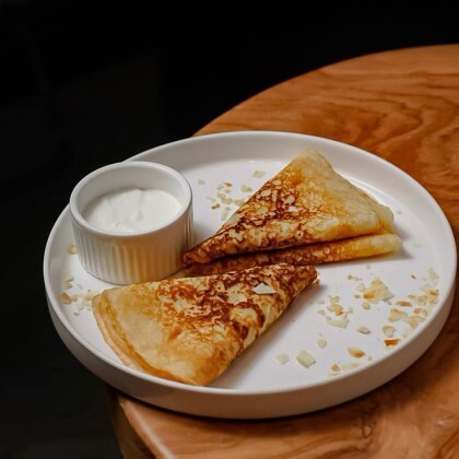 Блинчики с курицей и сметаной (2 штуки)