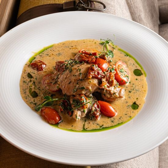 Стейк из куринного бедра в чесночном соусе