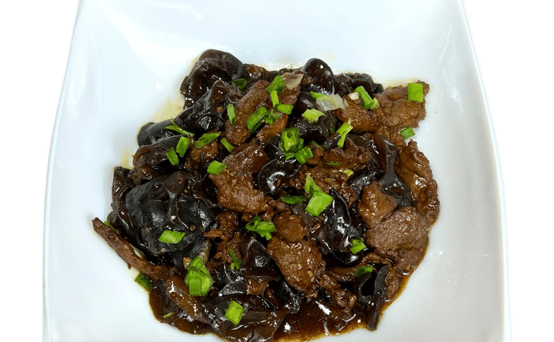 Жареная телятина с древесными грибами "Муэр"