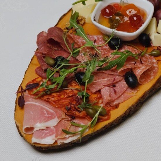 Ассорти из итальянских колбас