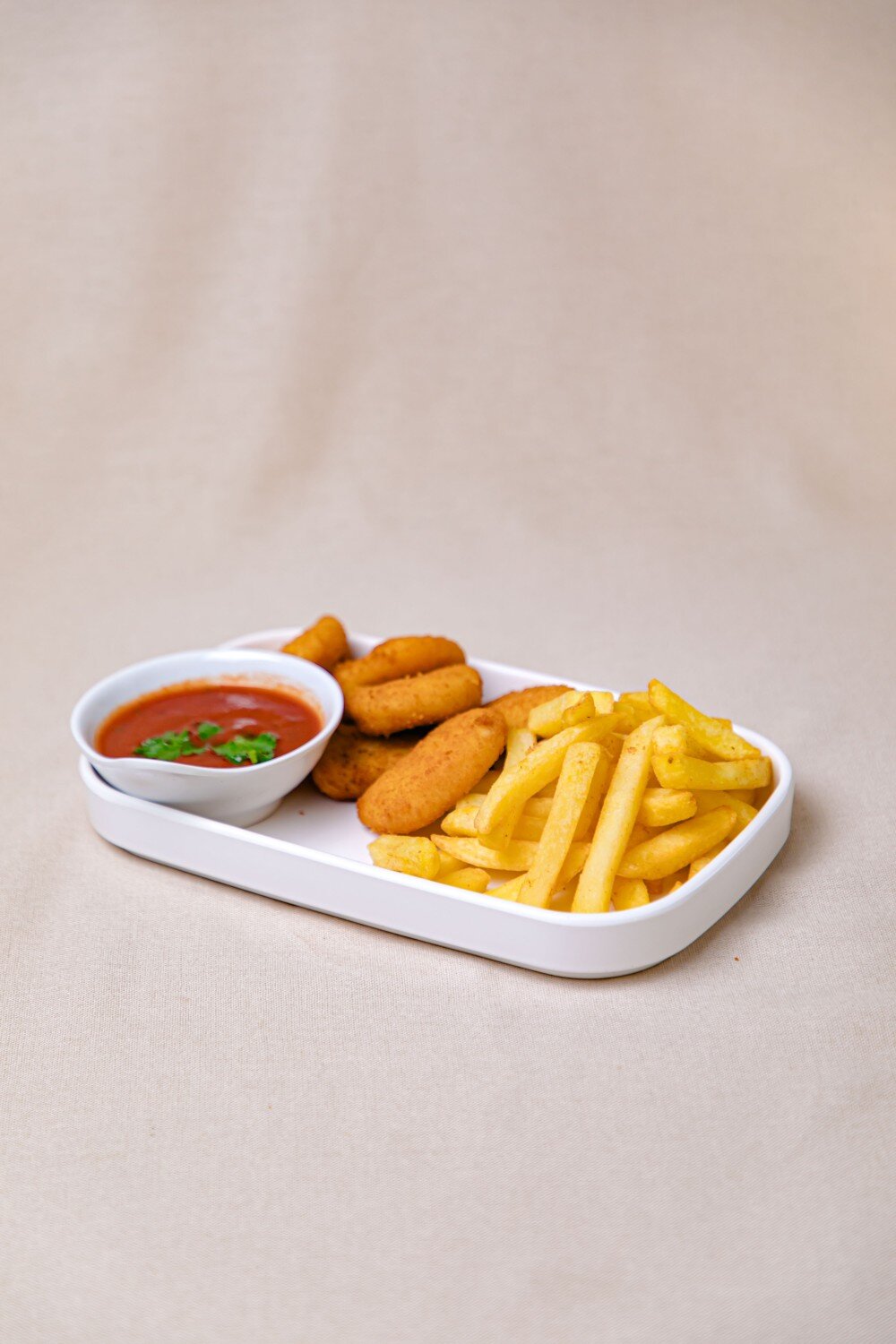 Куриные наггетсы с картошкой фри