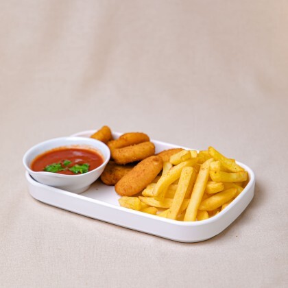 Куриные наггетсы с картошкой фри