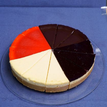 АССОРТИ ЧИЗКЕЙКОВ (НЬЮ-ЙОРК, ШОКОЛАДНЫЙ, КЛУБНИКА, ЧЕРНИКА) AYLAS CAKE (12 порций)