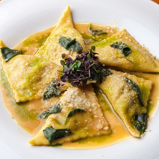 Равиоли с телятиной и моццарелой