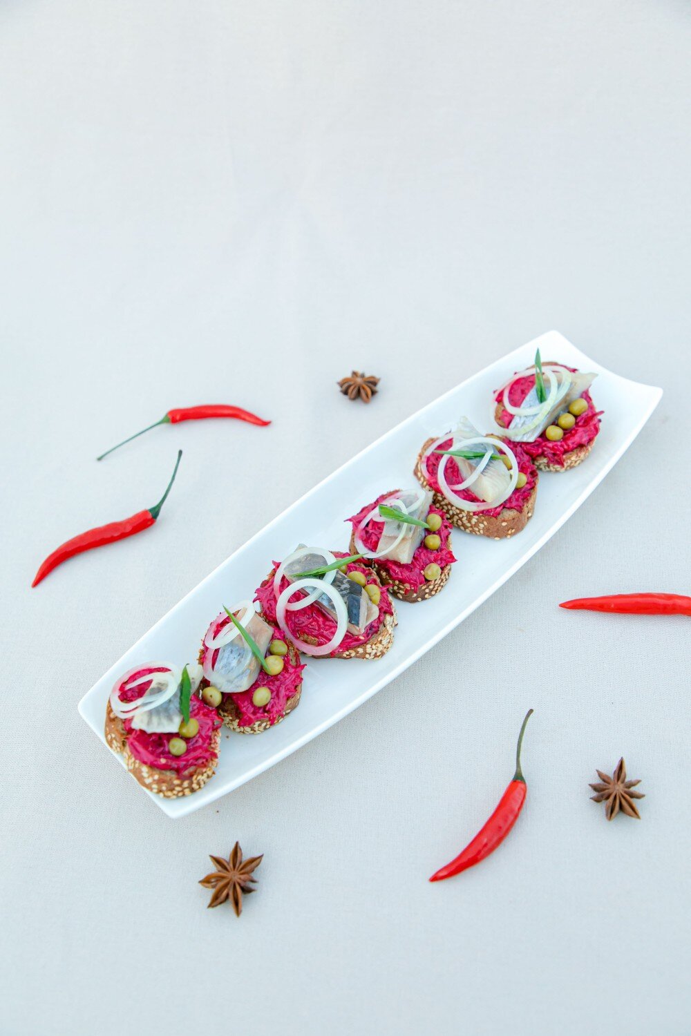 Брускетты с сельдью (6 штук))