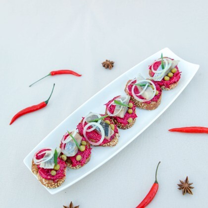 Брускетты с сельдью (6 штук))