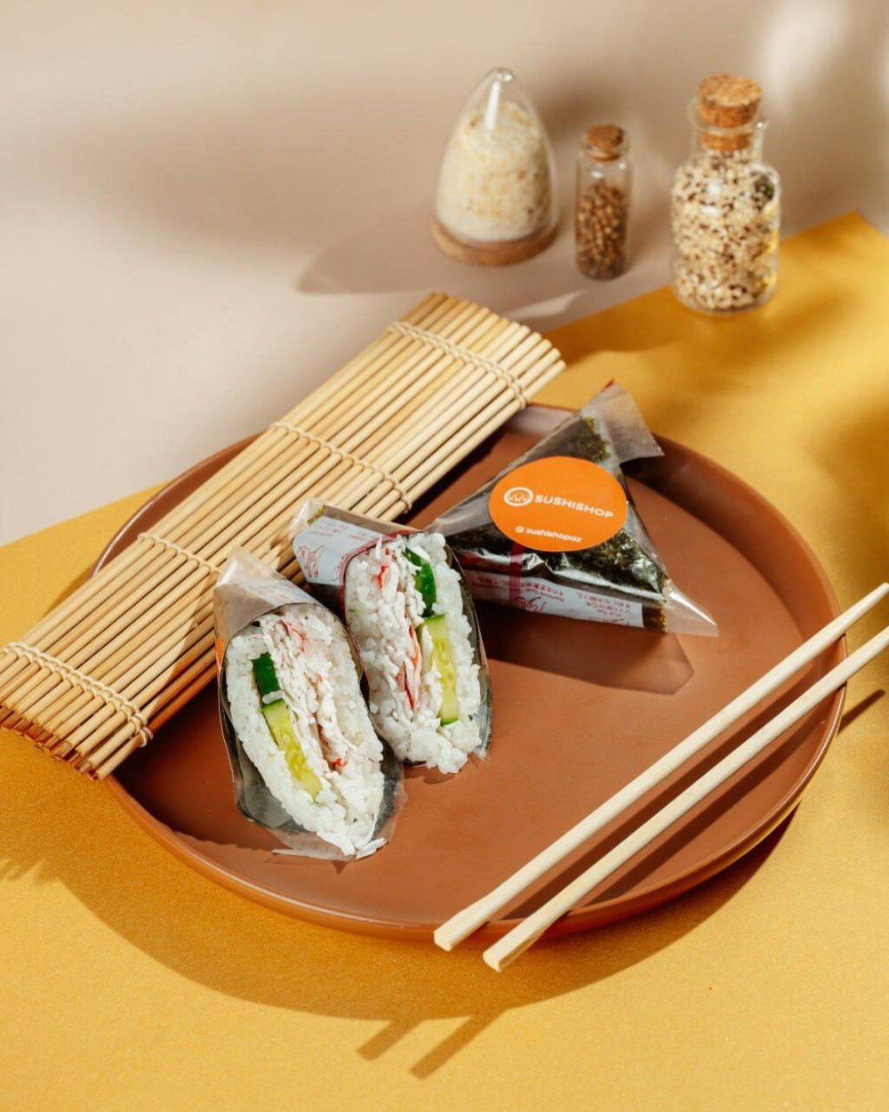 Onigiri "Şirin-acı sousda xərçəng"