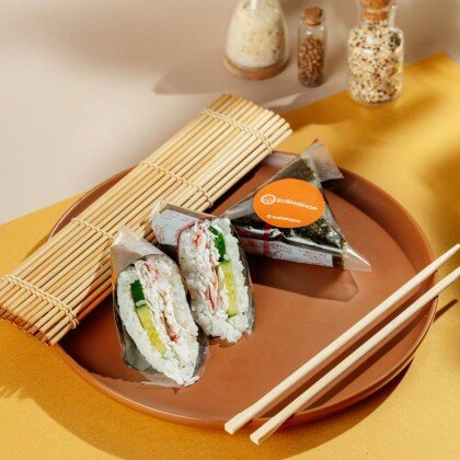 Onigiri "Şirin-acı sousda xərçəng"