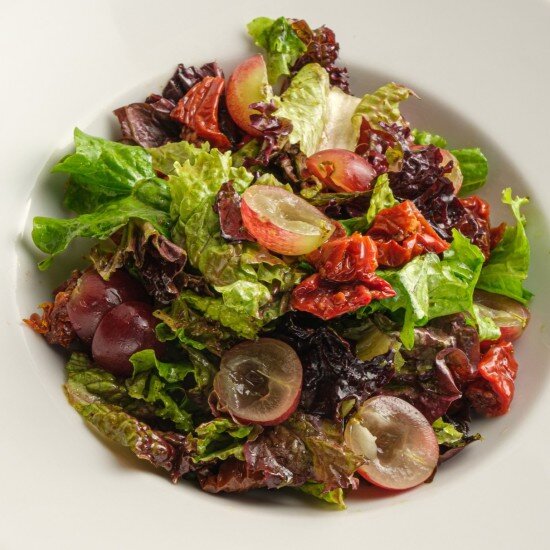 VM | Салат с виноградом и вялеными томатами