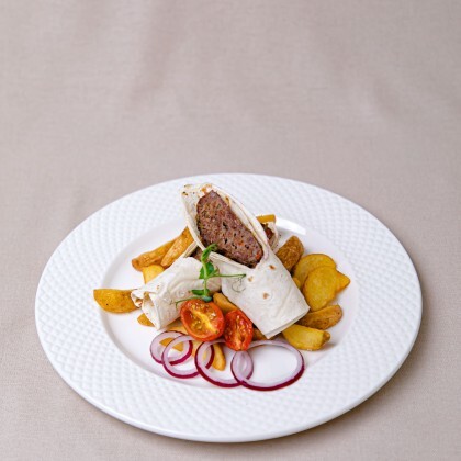 Люля - Кебаб в лаваше с картофельными дольками