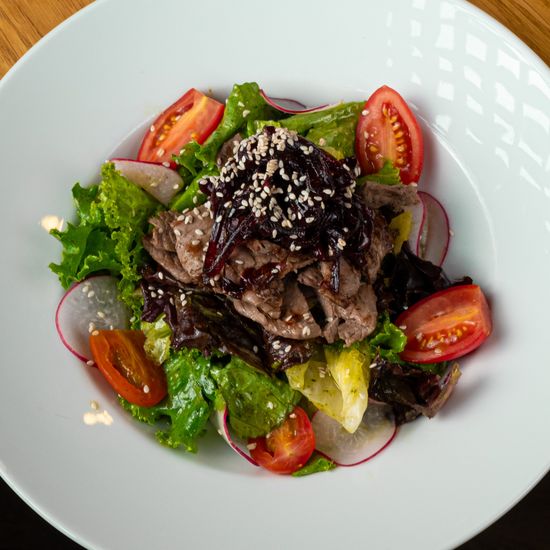 Салат с телятиной на гриле