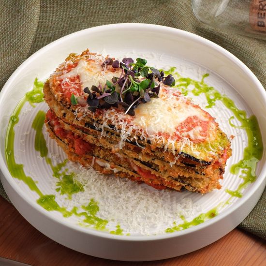 Запеченный баклажан с сыром пармезан