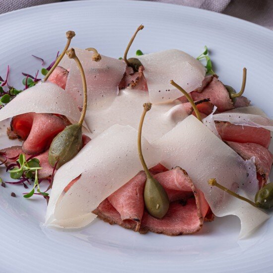 Vitello Tonnato (ростбиф из телятины)
