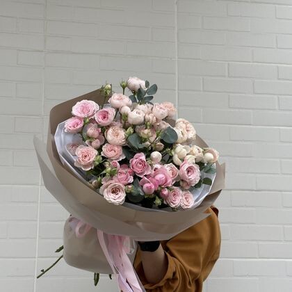 Букет кустовых роз