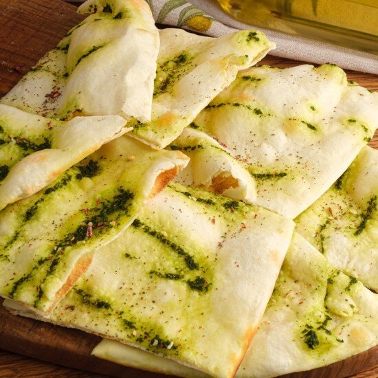 Фокачча с соусом песто