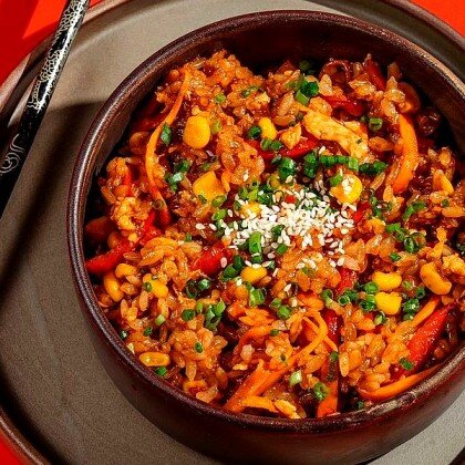 Asiya sousunda tərəvəzli düyü