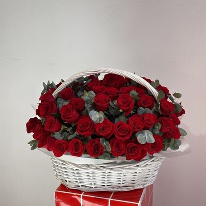 Корзина с розами