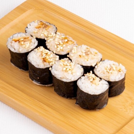 Хосомаки с угрем