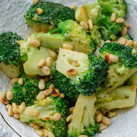 Брокколи с кедровым орехом