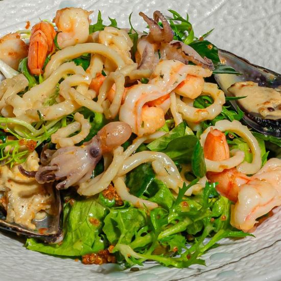 Салат с морепродуктами