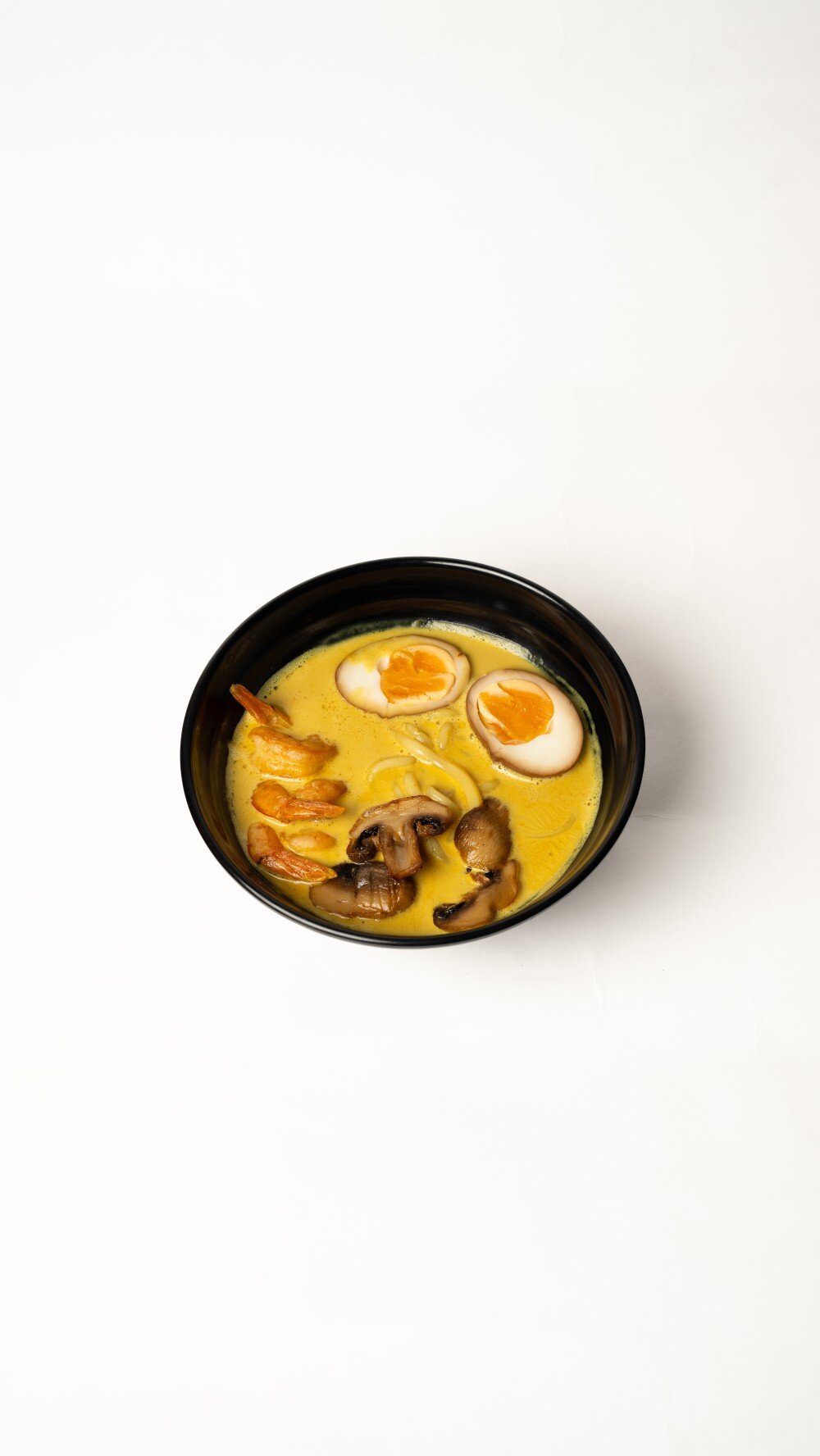 Сливочный рамен с креветками