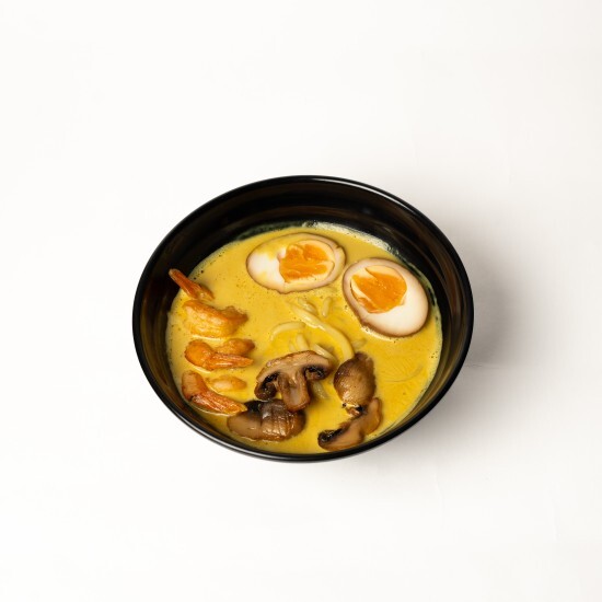 Сливочный рамен с креветками