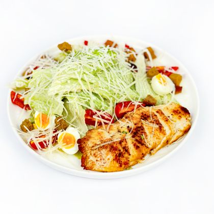 Салат цезарь с курицей