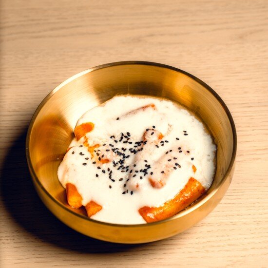 Токпокки в остром соусе с сыром