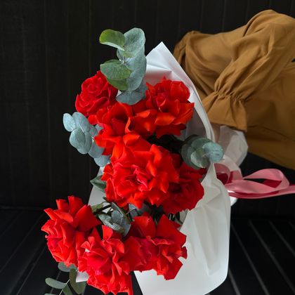 Букет "Red" с эвкалиптом