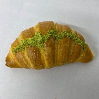 Круассан  фисташковый  87гр (1кор /32шт)