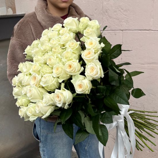 Белые розы «Dolomiti» 90 см 45 шт
