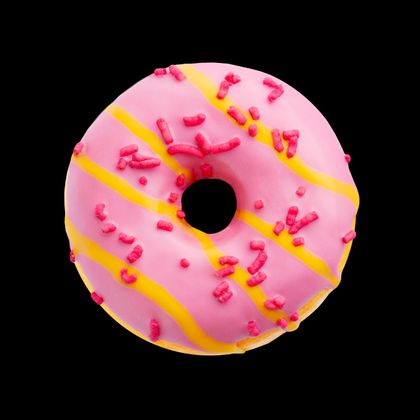 Донат глазированный "Малиновый джем" с начинкой со вкусом малины  0,068 (36 ШБ) (РОССИЯ)