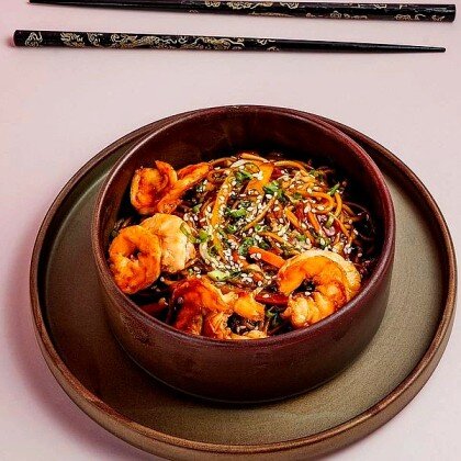 Dəniz məhsulları ilə Wok