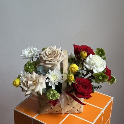 Корзинка с розами