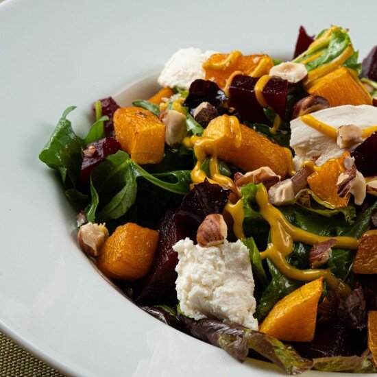 Салат со свеклой и сыром рикотта
