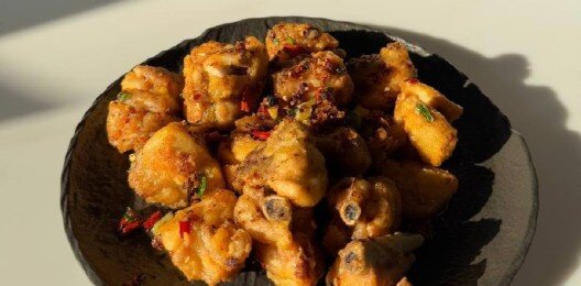 Курица кусочками в пряно-остром соусе