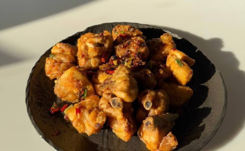 Курица кусочками в пряно-остром соусе