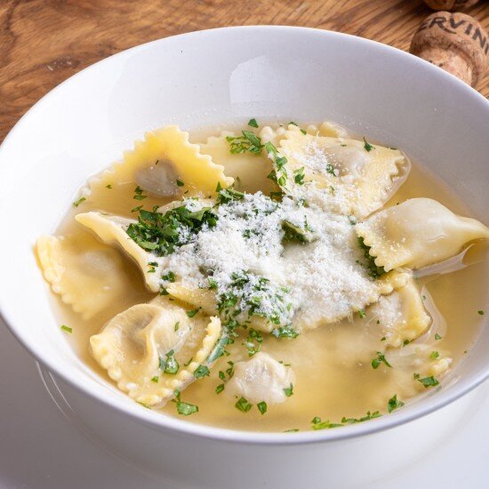 Бульон с капелетти