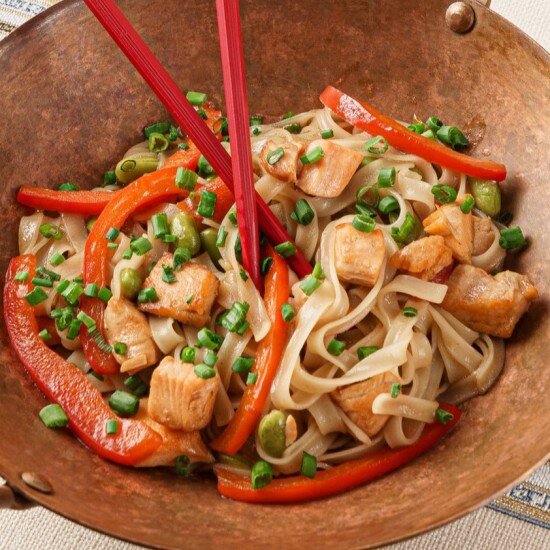 Пад тай с лососем