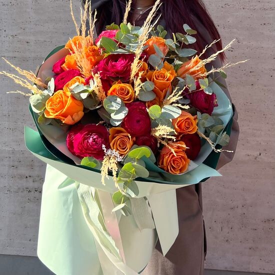 Букет «Atrato» с ранукулусами