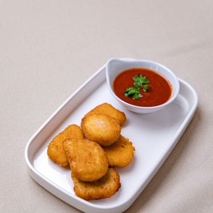 Куриные наггетсы с соусом