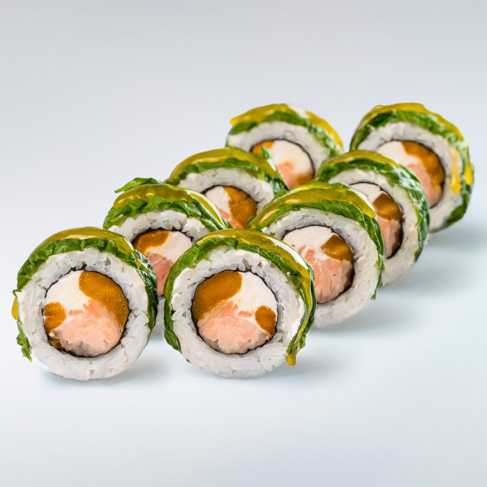 Ролл с лососем и манго