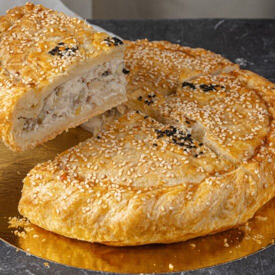 Пирог с курицей, картофелем и грибами