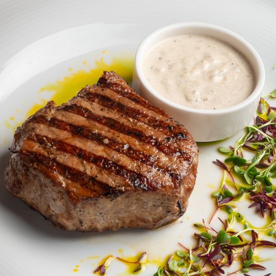 Антрекот по - милански с ореховым соусом