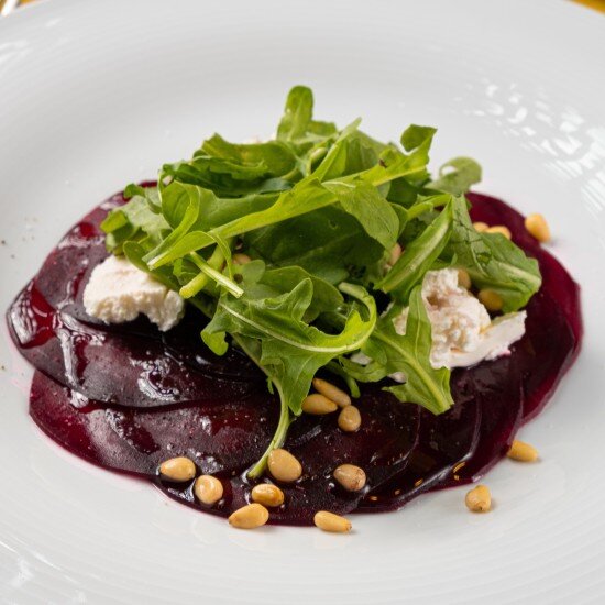 Карпаччо из свеклы с сыром рикотта