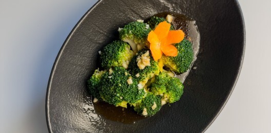 Брокколи в ароматно-чесночном соусе