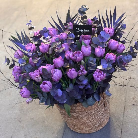 Композиция «Elbrus» с тюльпанами