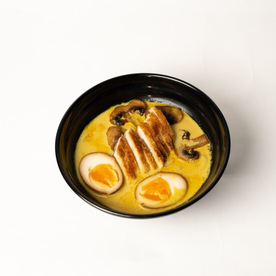 Сливочный рамен с курицей