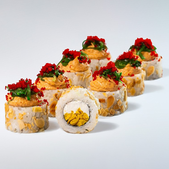 Лосось с чукой и миндалем